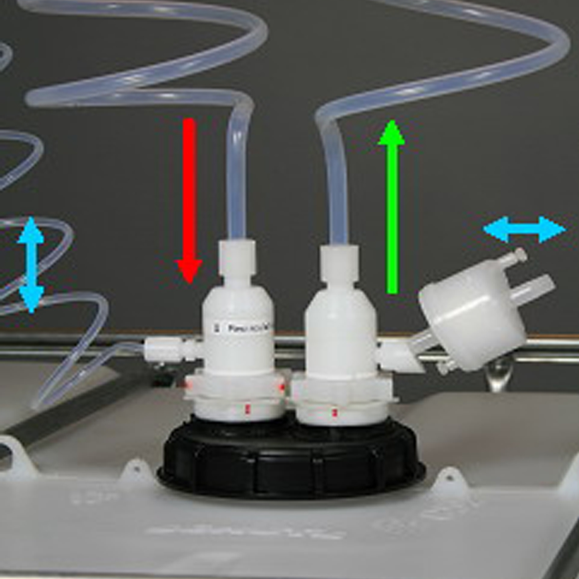 Dispense head with ventilation in an IBC